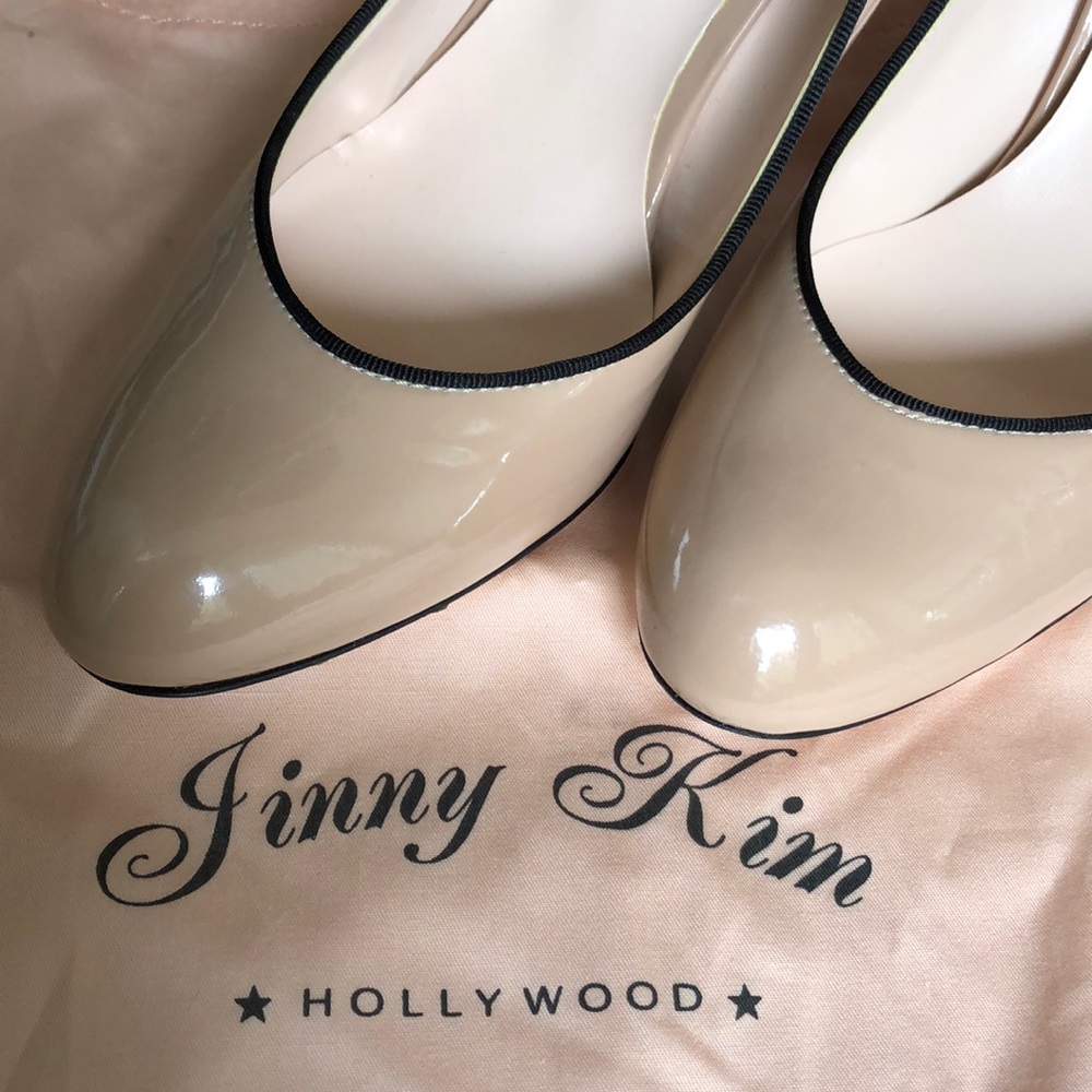 Vintage-style brand new, unused pumps